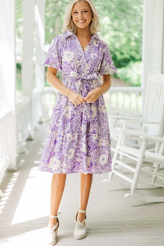 Midi dresses with tiered skirts for a bohemian festival look There You Go Lavender Purple Floral Midi Dress Midi dresses with tiered skirts for a bohemian festival look There You Go Lavender Purple Floral Midi Dress