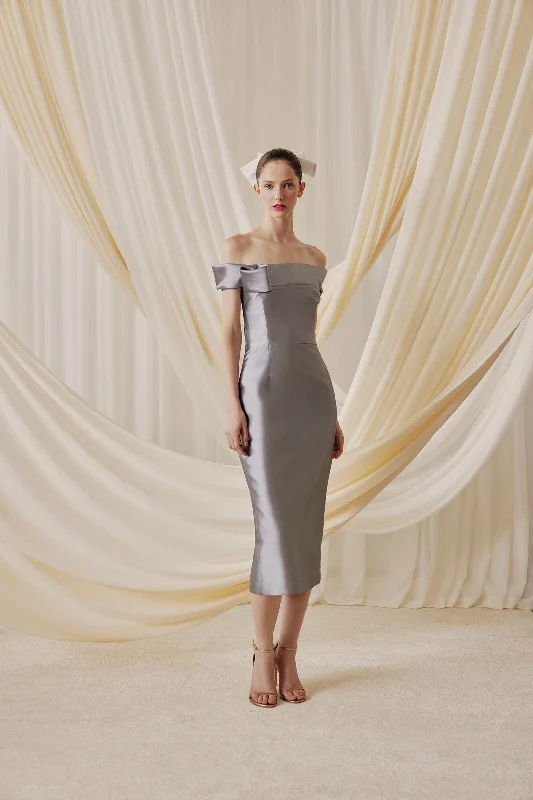 Midi dresses with gathered skirts for a full and flowing silhouette Audrey+Brooks 6824 Midi dresses with gathered skirts for a full and flowing silhouette Audrey+Brooks 6824