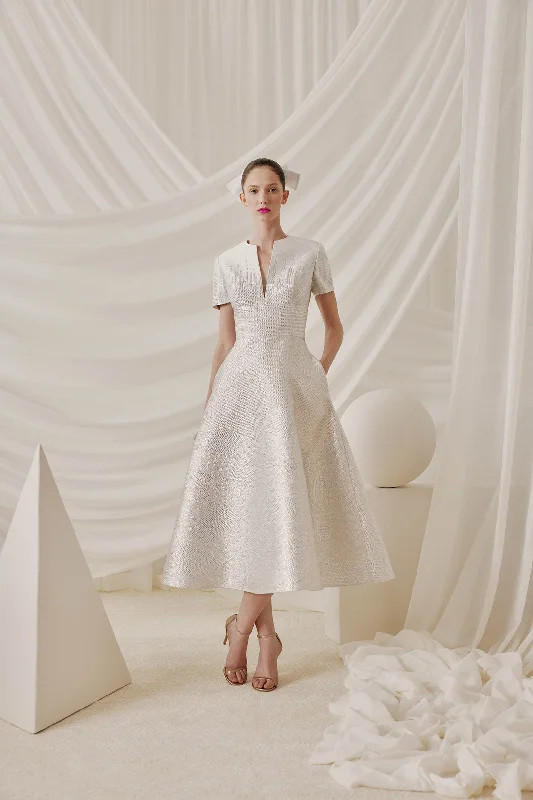 Midi dresses with asymmetric hems for a fashion - forward and dynamic appearance Audrey+Brooks 6812 Midi dresses with asymmetric hems for a fashion - forward and dynamic appearance Audrey+Brooks 6812