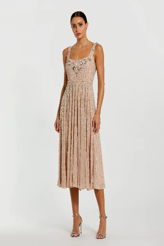 Midi dresses with animal prints for a bold and confident appearance Mac Duggal 94155 Midi dresses with animal prints for a bold and confident appearance Mac Duggal 94155