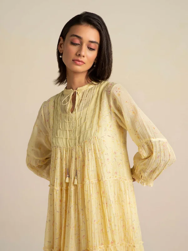 Midi dresses with cotton - blend materials for everyday comfort Solitary Fields Tier Dress Midi dresses with cotton - blend materials for everyday comfort Solitary Fields Tier Dress