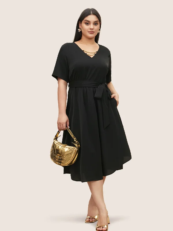 Midi dresses with ruched sleeves for a more fitted and stylish arm look Anti-Wrinkle Metal Chain Detail Belted Arc Hem Dress Midi dresses with ruched sleeves for a more fitted and stylish arm look Anti-Wrinkle Metal Chain Detail Belted Arc Hem Dress