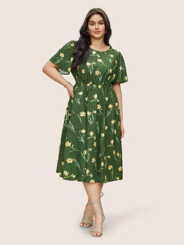 Midi dresses with pom - pom trims for a playful and festive look Floral Print Gathered Elastic Waist Midi Dress Midi dresses with pom - pom trims for a playful and festive look Floral Print Gathered Elastic Waist Midi Dress
