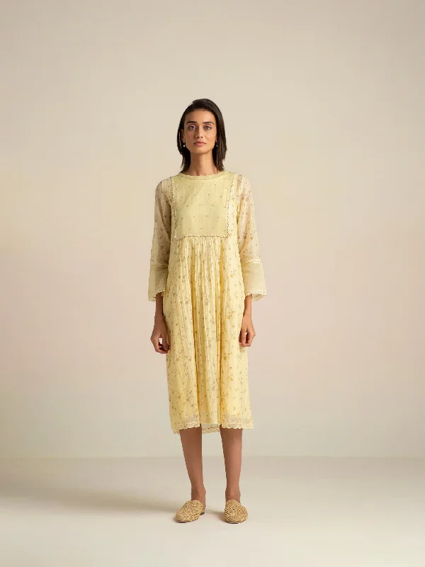 Midi dresses with geometric cutouts for a contemporary and edgy look Summer Playbook Dress Midi dresses with geometric cutouts for a contemporary and edgy look Summer Playbook Dress