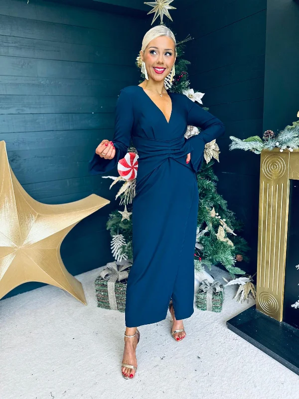 Midi dresses with tiered skirts for a bohemian festival look Arabella Detailed Occasion Dress Navy Midi dresses with tiered skirts for a bohemian festival look Arabella Detailed Occasion Dress Navy