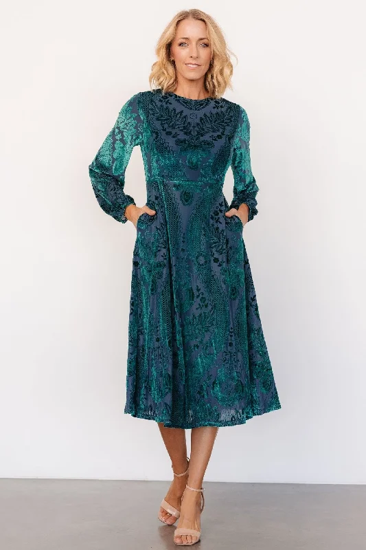 Midi dresses with asymmetric hems for a fashion - forward and dynamic appearance Lorielle Velvet Midi Dress | Emerald Print Midi dresses with asymmetric hems for a fashion - forward and dynamic appearance Lorielle Velvet Midi Dress | Emerald Print