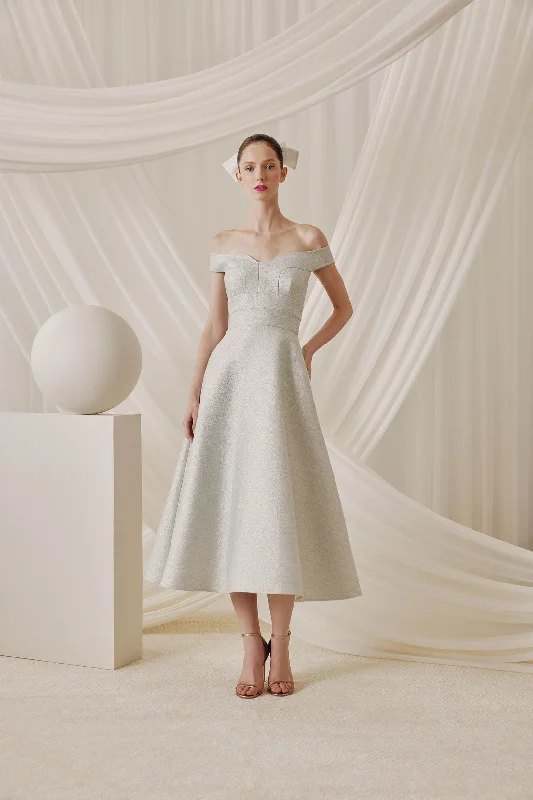 Midi dresses with ruched bodices for a feminine and fitted feel Audrey+Brooks 6843