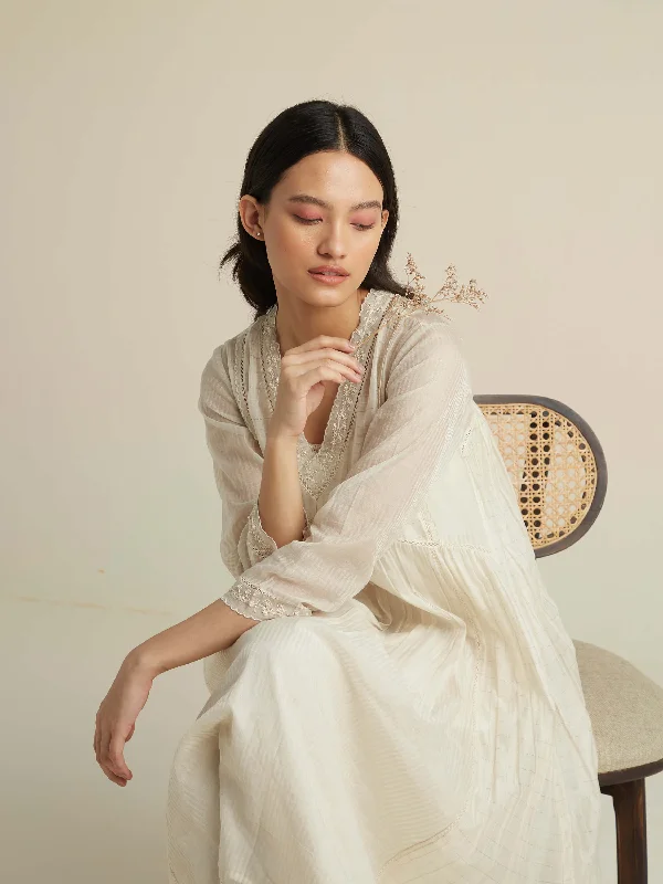 Midi dresses with halter necks for a stylish and comfortable option Midori Dress