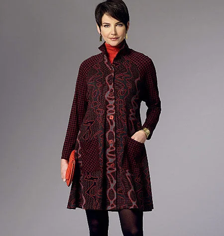 Petite women's wool blend coats with a tailored fit for a flattering silhouetteButterick Coat B6254 Petite women's wool blend coats with a tailored fit for a flattering silhouetteButterick Coat B6254