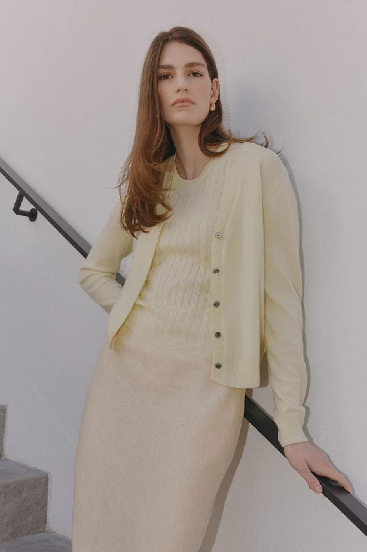 boyfriend style women cardigan for a relaxed fitEssential Cashmere V Cardigan - Lemon boyfriend style women cardigan for a relaxed fitEssential Cashmere V Cardigan - Lemon