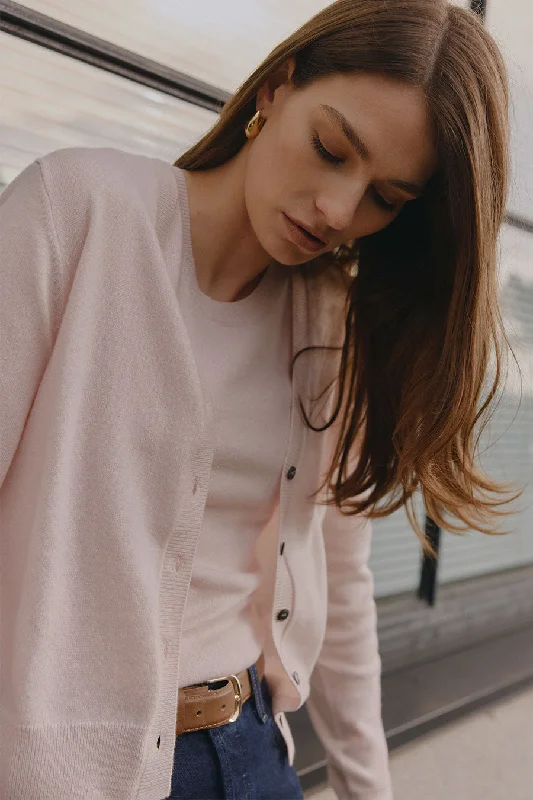 cashmere blend women cardigan for a luxurious feelEssential Cashmere V Cardigan - Powder Pink cashmere blend women cardigan for a luxurious feelEssential Cashmere V Cardigan - Powder Pink