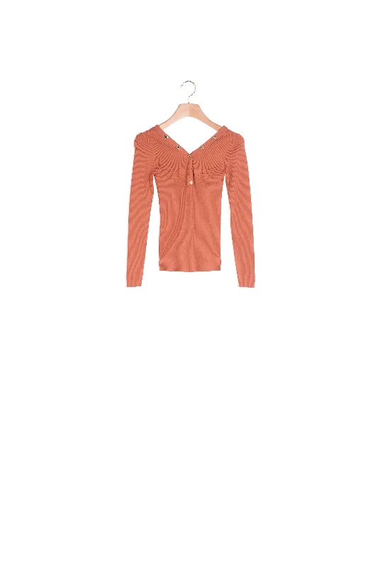 cropped women cardigan to pair with high - waisted jeansPull orné de pressions siglées cropped women cardigan to pair with high - waisted jeansPull orné de pressions siglées