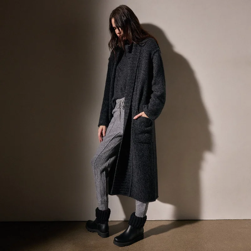 Women's cropped down jackets in bold colors for a sporty and fashionable winter outfitChunky Knit Cashmere Marl Cardigan - Charcoal Marl Women's cropped down jackets in bold colors for a sporty and fashionable winter outfitChunky Knit Cashmere Marl Cardigan - Charcoal Marl