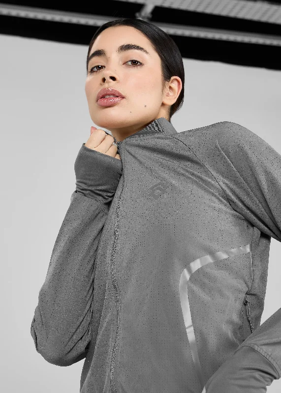 Women's cropped down jackets in bold colors for a sporty and fashionable winter outfitGrey Mesh Jacket Women's cropped down jackets in bold colors for a sporty and fashionable winter outfitGrey Mesh Jacket