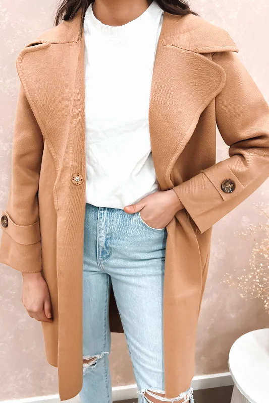 Women's cropped satin jackets in pastel shades for a glamorous evening outOdette Coat Camel Women's cropped satin jackets in pastel shades for a glamorous evening outOdette Coat Camel