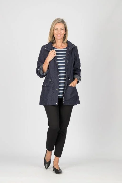 Women's quilted puffer jackets in a cropped silhouette for a modern twistRenoma Hooded Jacket Women's quilted puffer jackets in a cropped silhouette for a modern twistRenoma Hooded Jacket