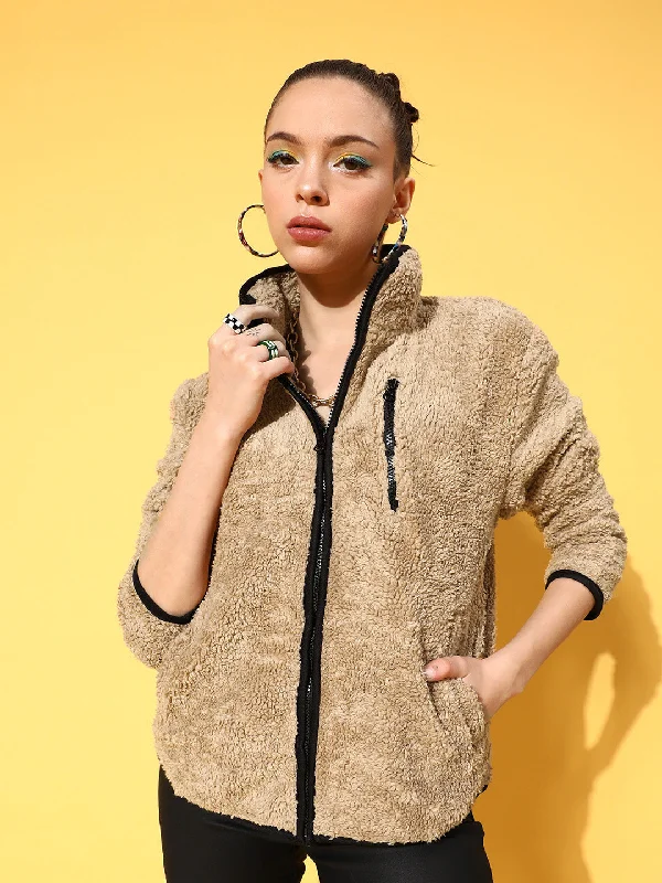 Women's quilted puffer jackets in a cropped silhouette for a modern twistWomen Beige Faux Fur Contrast Piping Jacket Women's quilted puffer jackets in a cropped silhouette for a modern twistWomen Beige Faux Fur Contrast Piping Jacket