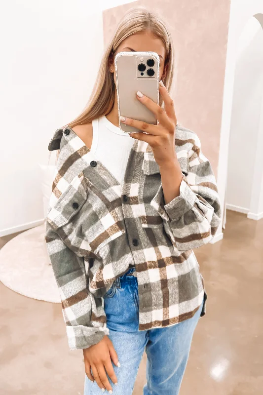 Women's quilted puffer jackets in a cropped silhouette for a modern twistZeke Shacket Grey Women's quilted puffer jackets in a cropped silhouette for a modern twistZeke Shacket Grey