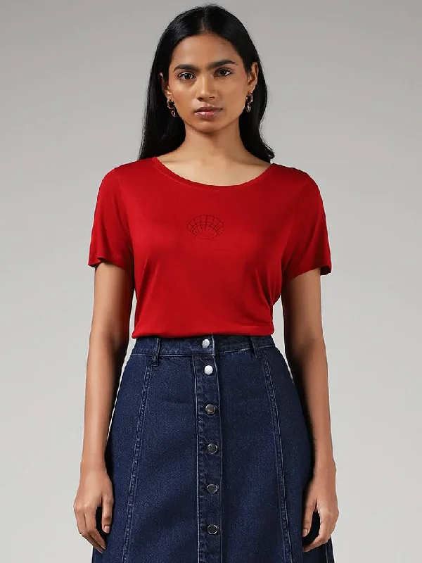 Women's camo outdoor pants Colored women jeans in vibrant hues like red and yellow LOV Red Printed T-Shirt Women's camo outdoor pants Colored women jeans in vibrant hues like red and yellow LOV Red Printed T-Shirt