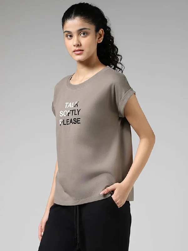 Women's corduroy fall pants Dark - wash women jeans for a sophisticated and slimming effect Studiofit Olive Embroidered Cotton T-Shirt Women's corduroy fall pants Dark - wash women jeans for a sophisticated and slimming effect Studiofit Olive Embroidered Cotton T-Shirt
