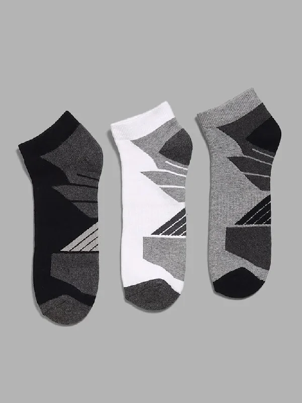 Women's elastic - waist lounge pants Acid - wash women jeans with a retro finish WES Lounge Abstract Multicolor Cotton Blend Trainer Socks - Pack of 3 Women's elastic - waist lounge pants Acid - wash women jeans with a retro finish WES Lounge Abstract Multicolor Cotton Blend Trainer Socks - Pack of 3