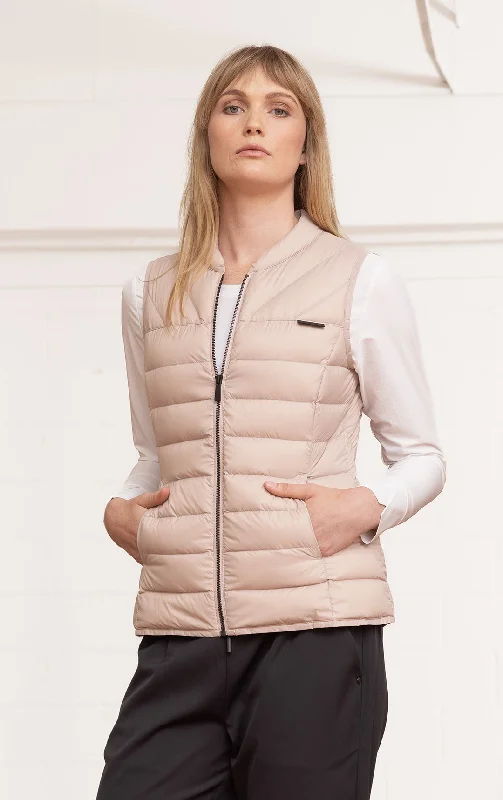Quilted down women's coats with removable hoods for outdoor activitiesESSENTIAL LIGHTWEIGHT DOWN VEST Quilted down women's coats with removable hoods for outdoor activitiesESSENTIAL LIGHTWEIGHT DOWN VEST