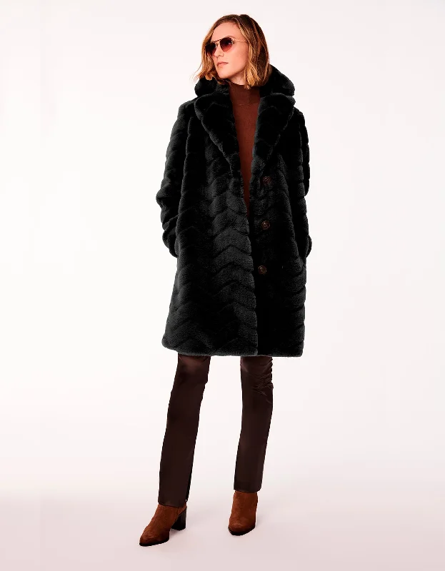 Long women's mac coats in a lightweight fabric for spring showersZigzag Vegan Fur Coat Long women's mac coats in a lightweight fabric for spring showersZigzag Vegan Fur Coat